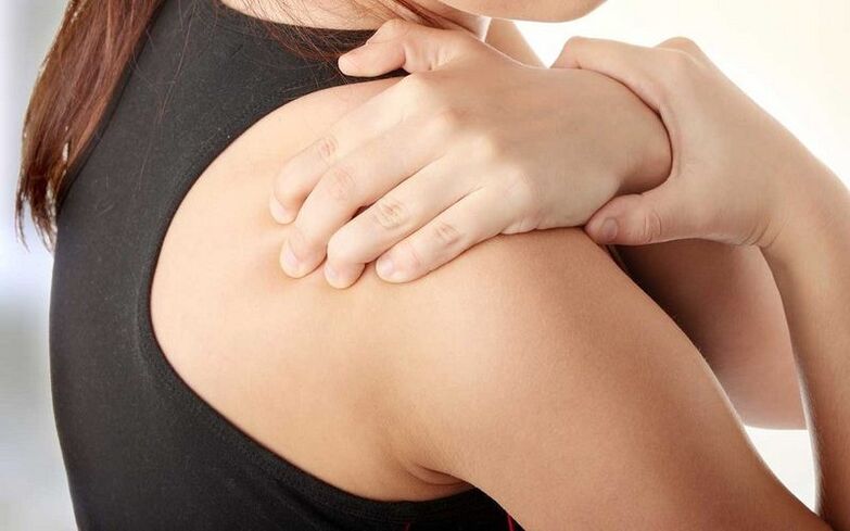 pijn onder het schouderblad van achteren